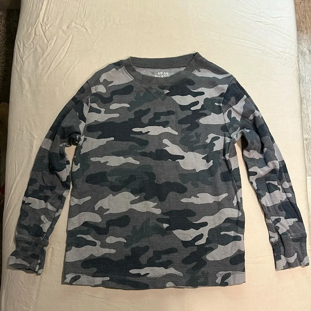 The Children’s Place Boys Grey Camo Long Sleeve Thermal Shirt Small 5/6